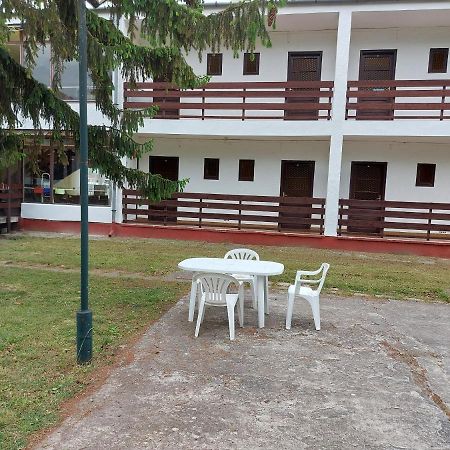Beach Club Panzio Es Camping Aparthotel Zamardi Luaran gambar