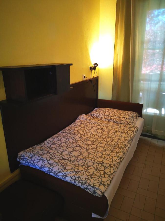 Beach Club Panzio Es Camping Aparthotel Zamardi Luaran gambar