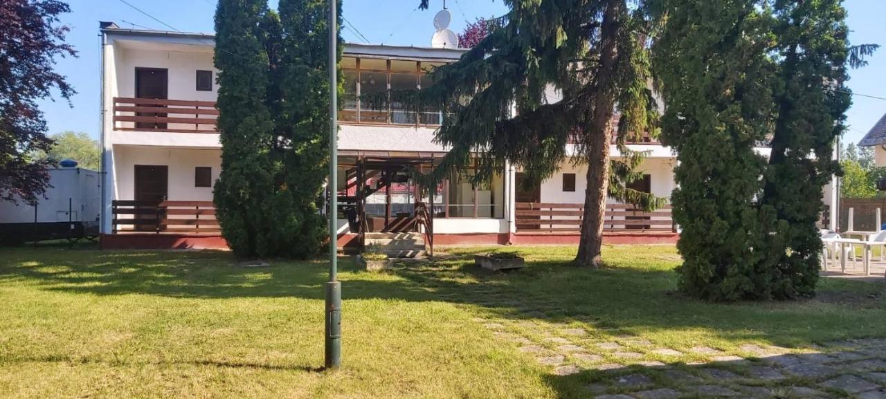 Beach Club Panzio Es Camping Aparthotel Zamardi Luaran gambar